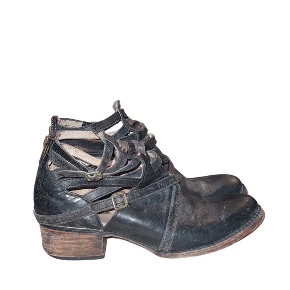 SOLD Freebird Stair Distressed Leather Ankle Booties - Picture 3 of 9